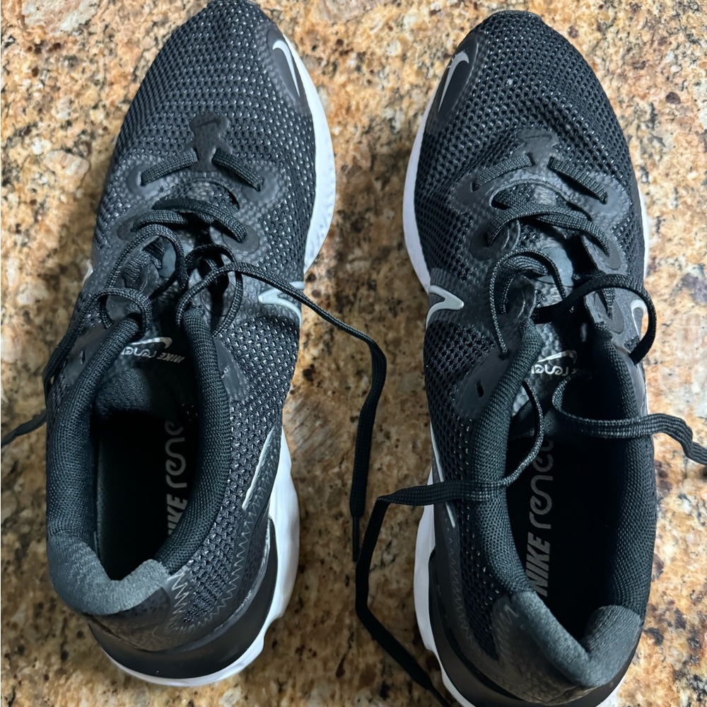 Nike renew jogging sneakers
